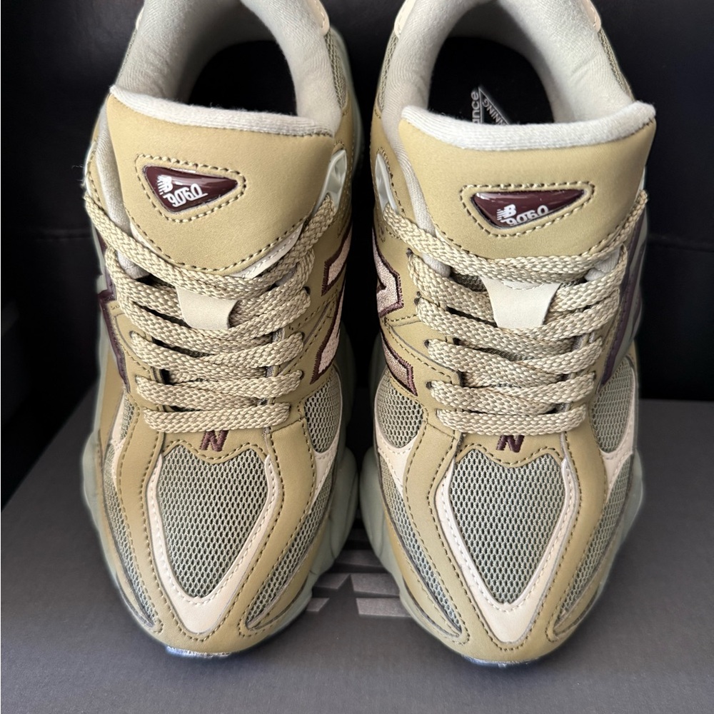 New Balance men Tan and green Sneakers